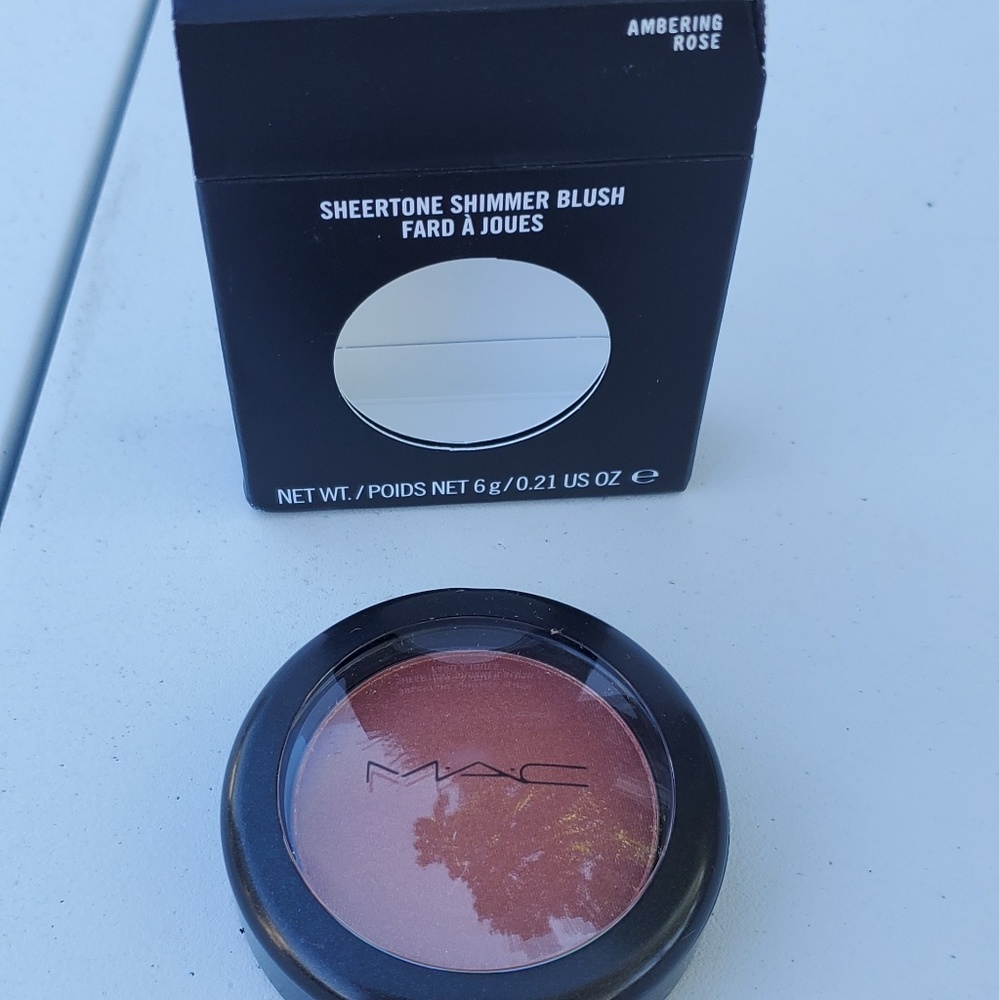 Mac sheertone shimmer blush. AMBERING ROSE - Picture 5 of 6
